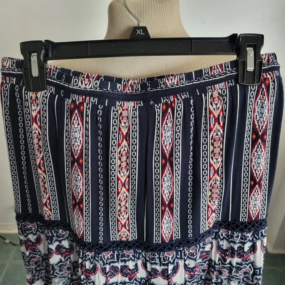 Solitaire Navy & White Patterned maxi skirt (Size: Large)